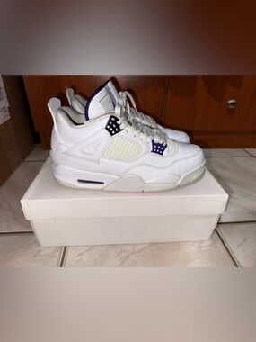Jordan 4 Metallic purple size 9